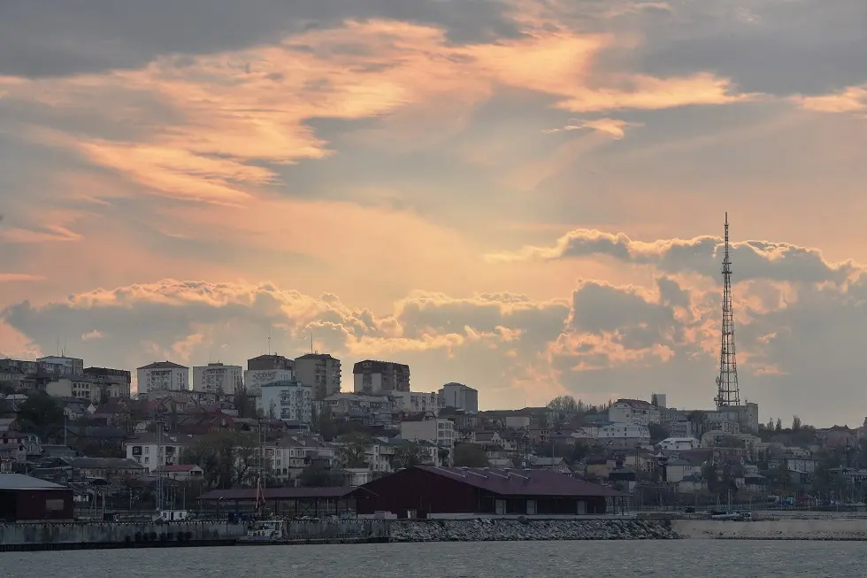 ميناء محج قلعة الروسي.. انتهاء عملية إنقاذ سفينة إيرانية وإجلاء طاقمها بسلام