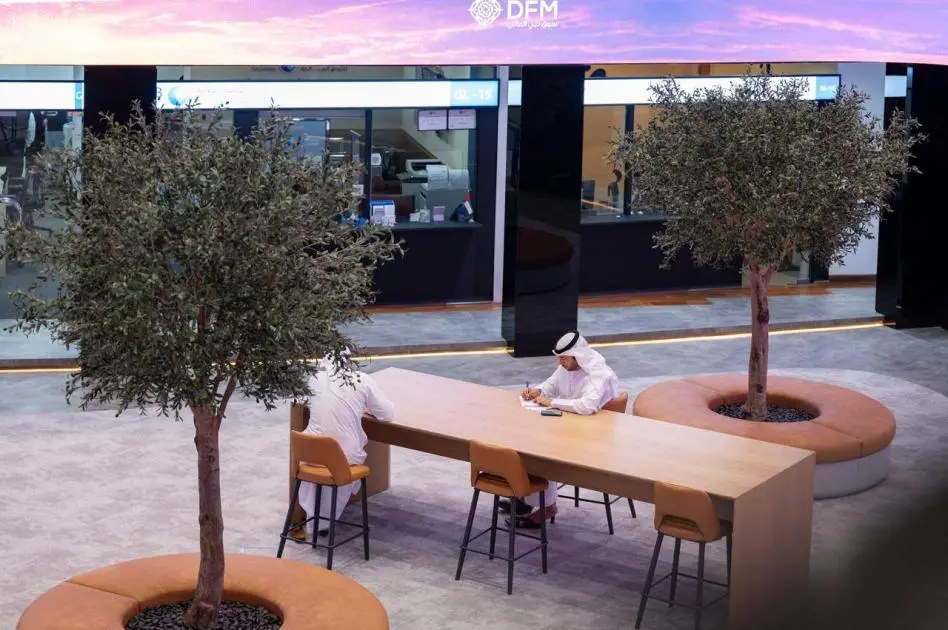 أسهم الإمارات تتراجع عقب جلستين من المكاسب