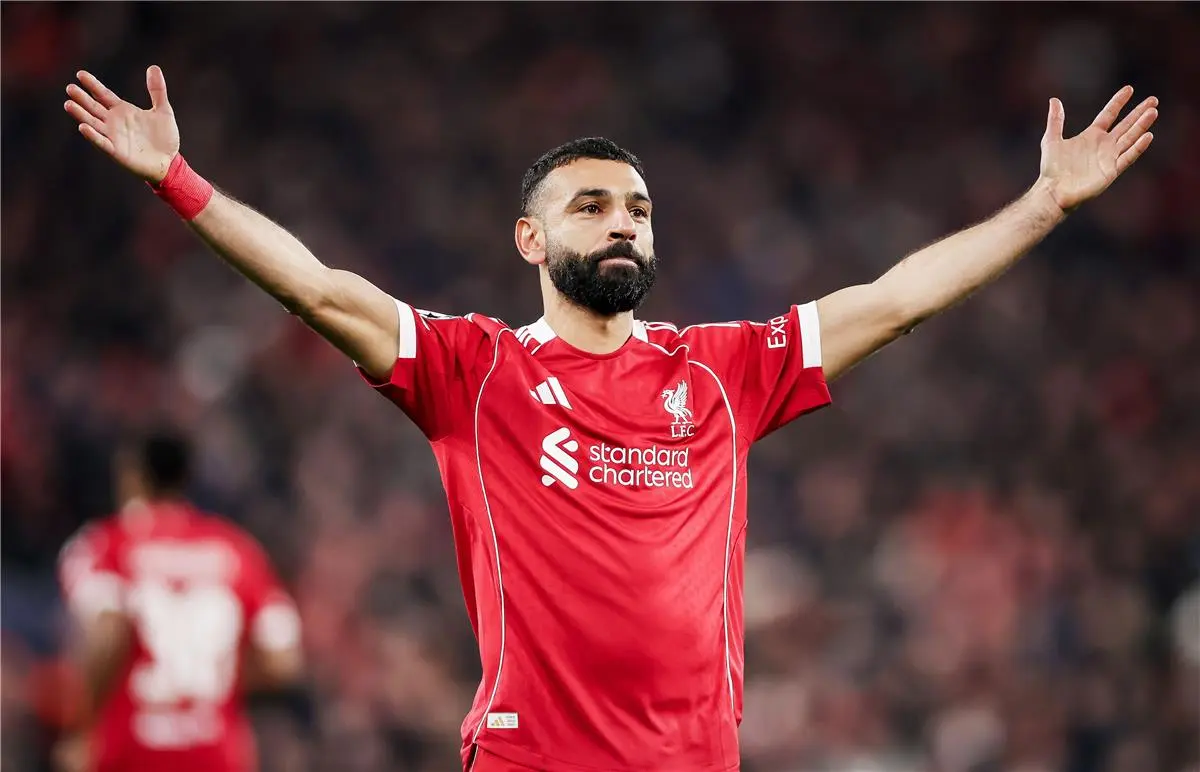 محمد صلاح يسجل هدف ليفربول الثالث أمام قره باج من ركلة حرة رائعة