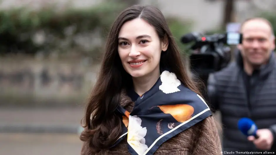 معاقبة سياسية سويسرية أطلقت النار على "المسيح ومريم العذراء"