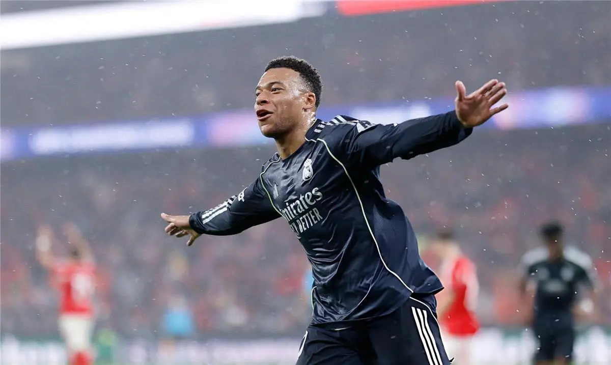 مبابي يحقق إنجازًا غير مسبوق بهدفه أمام بنفيكا في دوري أبطال أوروبا