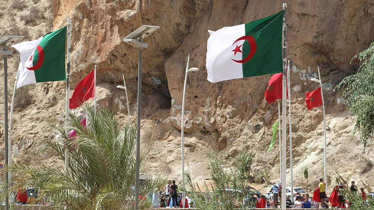 الجيش الجزائري يعلن القضاء على 3 "مهربين مسلحين" من المغرب ويعتقل رابعًا في منطقة حدودية