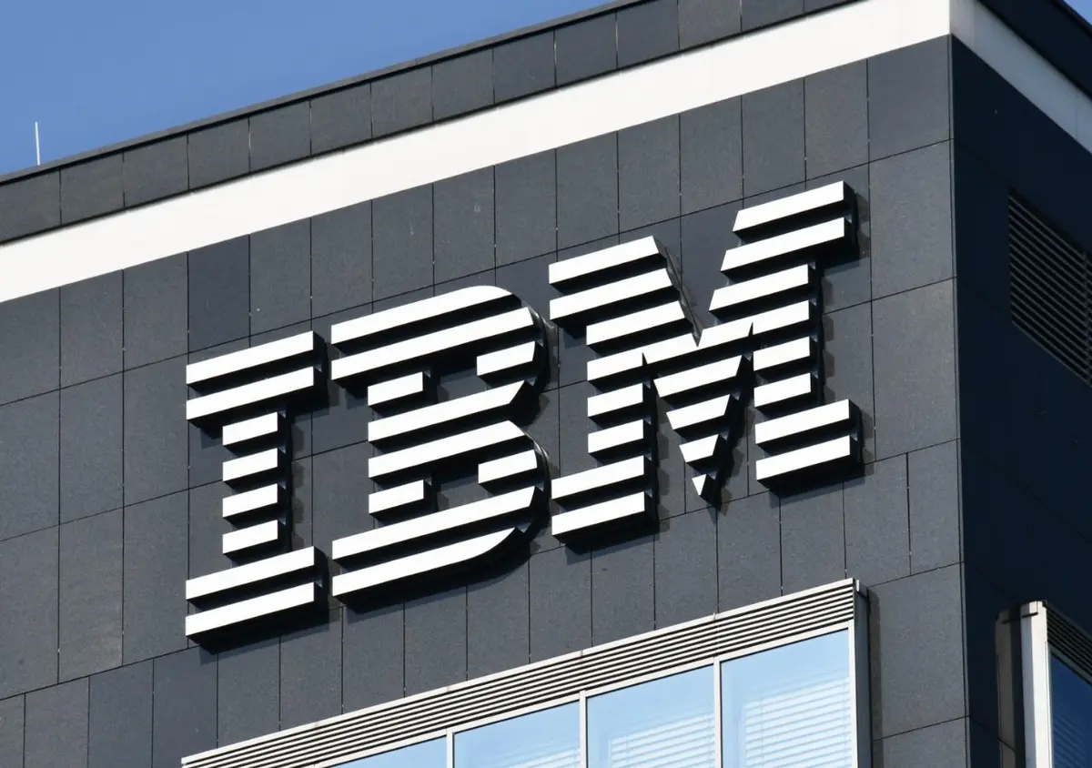 سهم IBM يقفز 8% بعد نتائج تفوق التوقعات وتوزيعات أرباح تاريخية - عالم التقنية