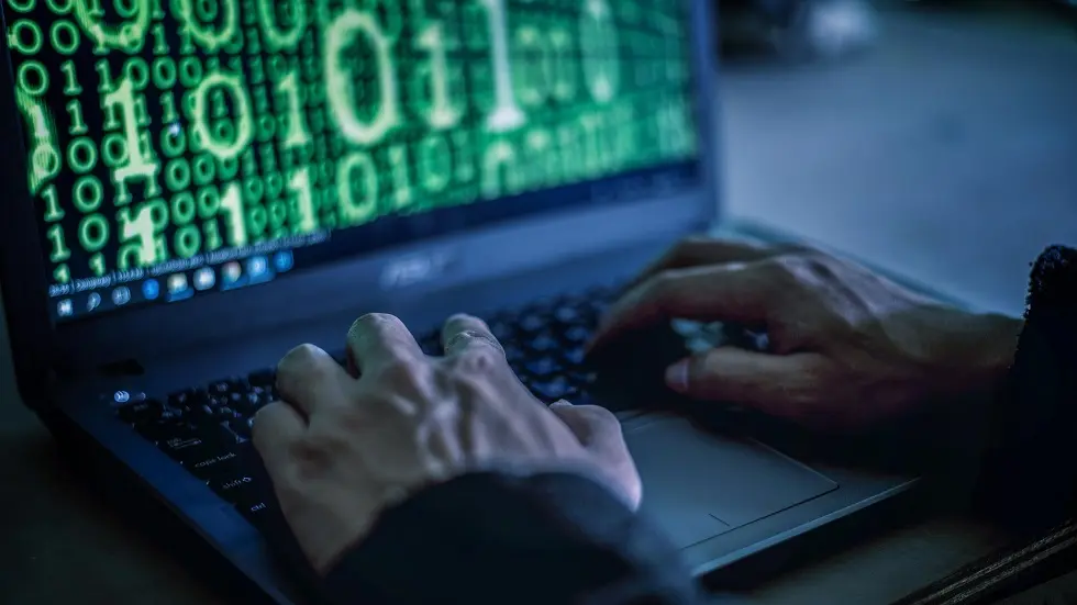 هاشتاق عربي - كُلِّف بمهام وهو في المستشفى... وفاة مبرمج صيني بسبب إرهاق العمل