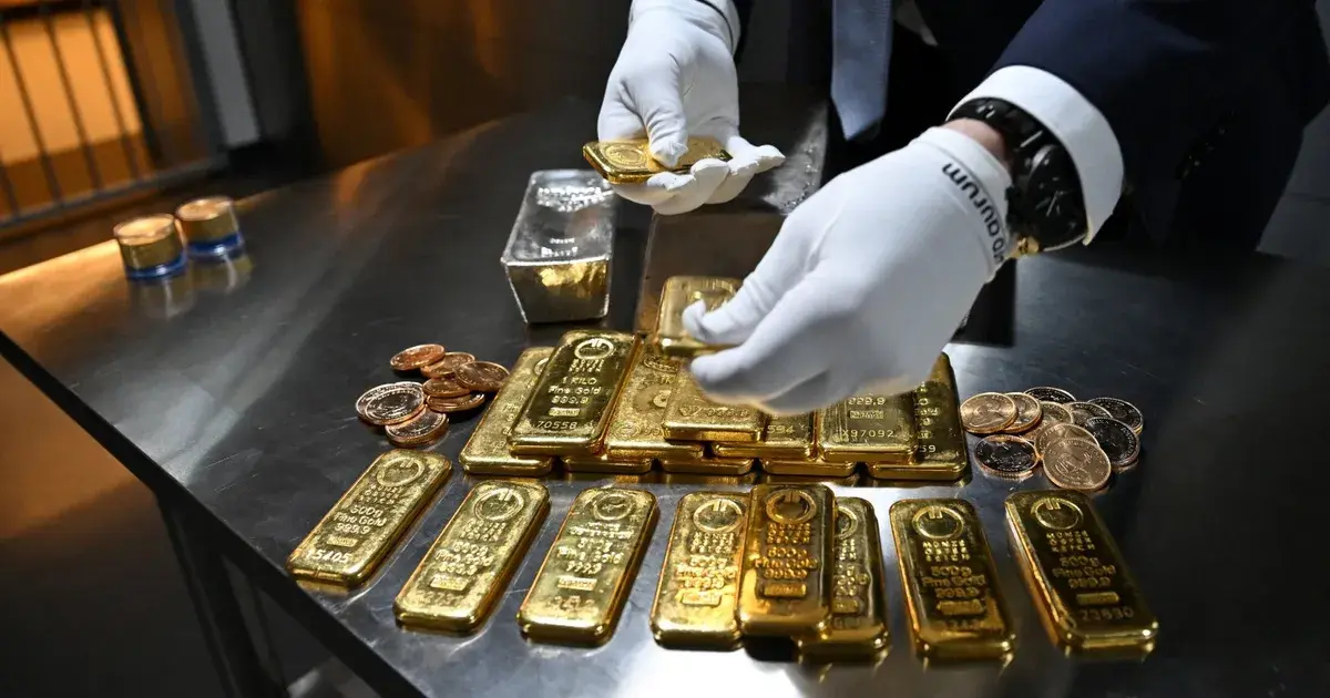 الذهب يتراجع في موجة بيع مفاجئة بعد اختراقه 5500 دولار