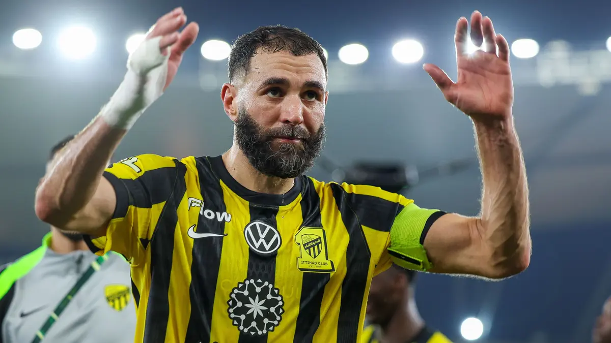 بنزيما يمنع نجمي اتحاد جدة من الرحيل