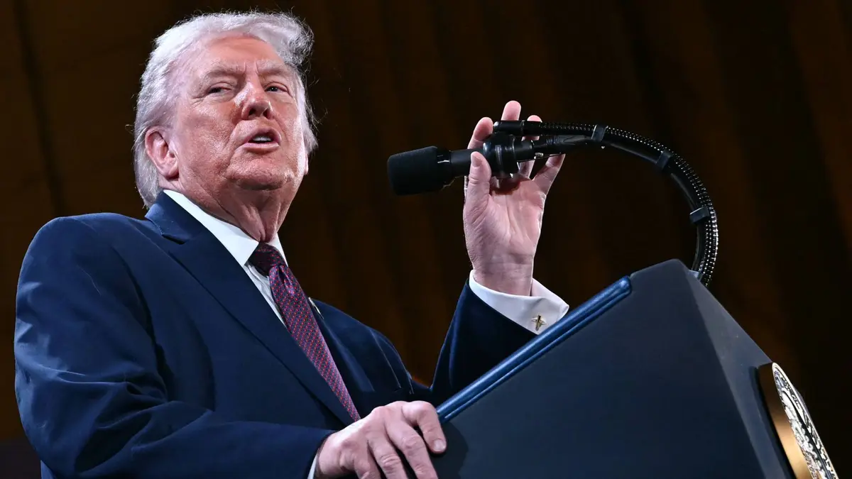 إعلام أمريكي: ترمب تلقى إحاطات بشأن خيارات تشمل حملة قصف واسعة على منشآت النظام الإيراني والحرس الثوري