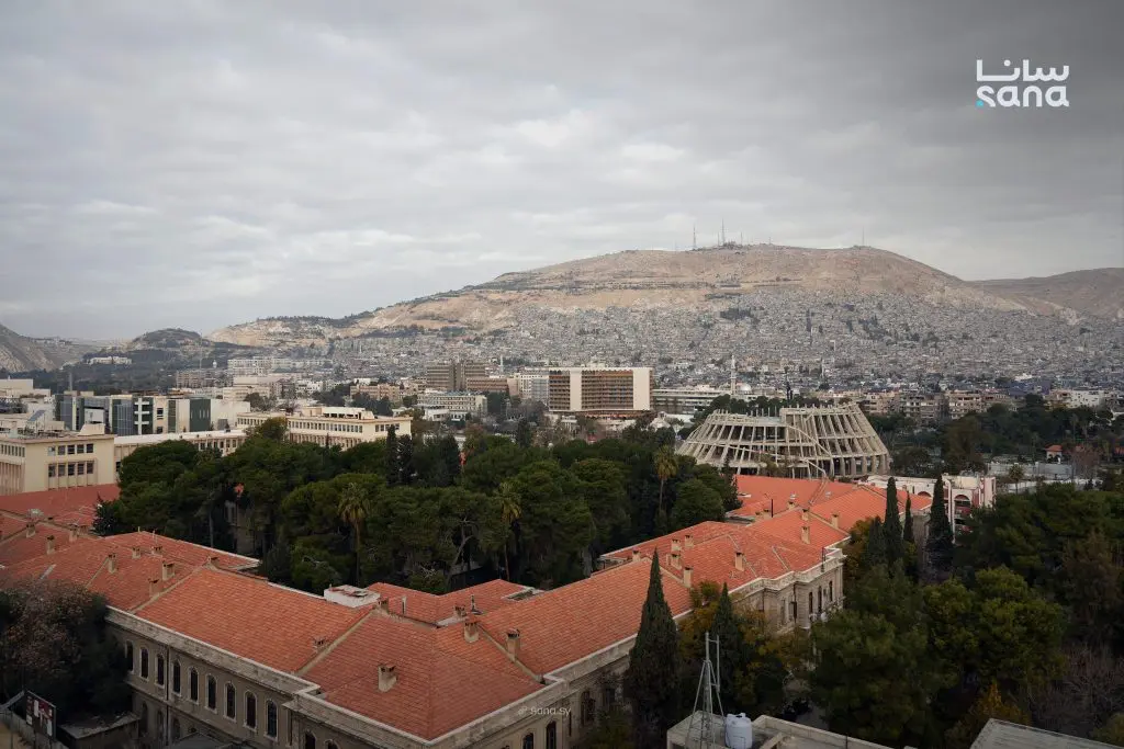 الحرارة حول معدلاتها في معظم المناطق السورية وفرصة لهطولات مطرية متفرقة