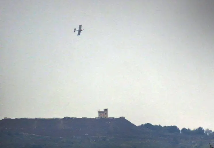 طيران الاحتلال الإسرائيلي يرش مواد مجهولة على أراضٍ زراعية بريف القنيطرة