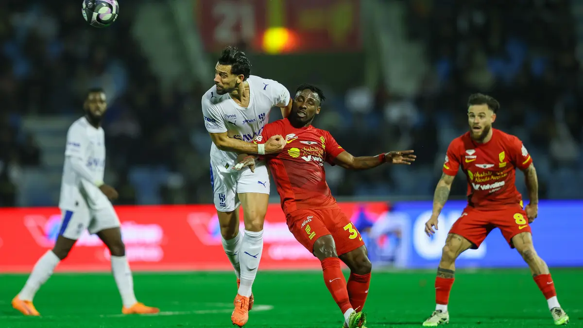 بالفيديو.. هل حُرم القادسية من ركلة جزاء أمام الهلال؟