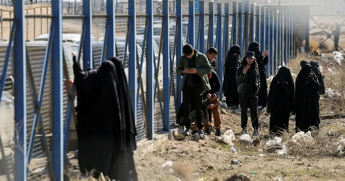 "رويترز": أميركا تبطئ عمليات نقل معتقلي تنظيم "داعش" للعراق