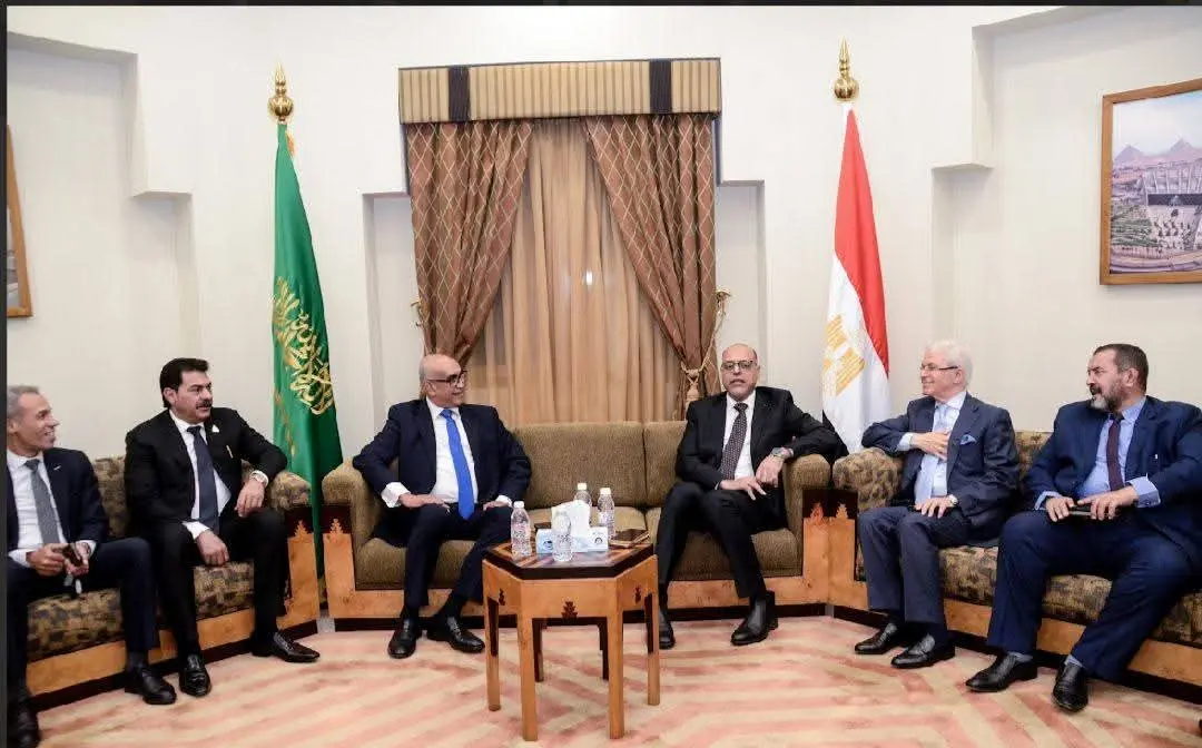 وزير العمل يبحث مع مستثمرين سعوديين تعزيز استقدام العمالة وفرص الاستثمار المشترك - أموال الغد