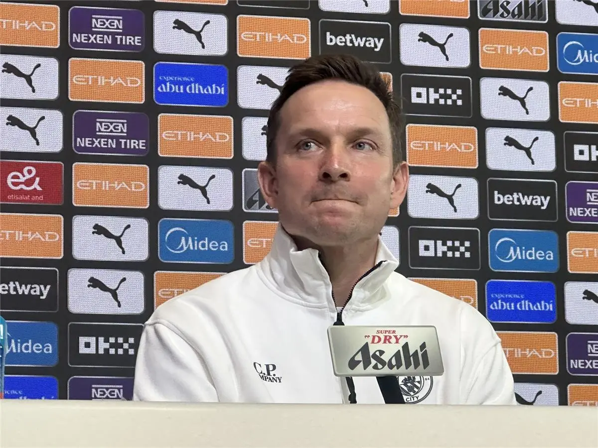 ليندرز يوضح سبب غياب جوارديولا عن مؤتمر مباراة توتنهام.. ويحذر من تكرار سيناريو ليفربول