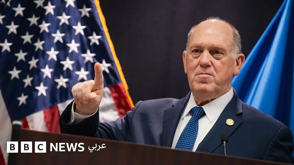 إدارة ترامب تسعى للتهدئة في مينيابوليس بسحب عدد من عناصر وكالة الهجرة والجمارك الأمريكية - BBC News عربي