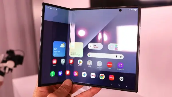 عملاق في الحجم والسعر.. سامسونج تطلق أغلى هواتفها حتي الآن