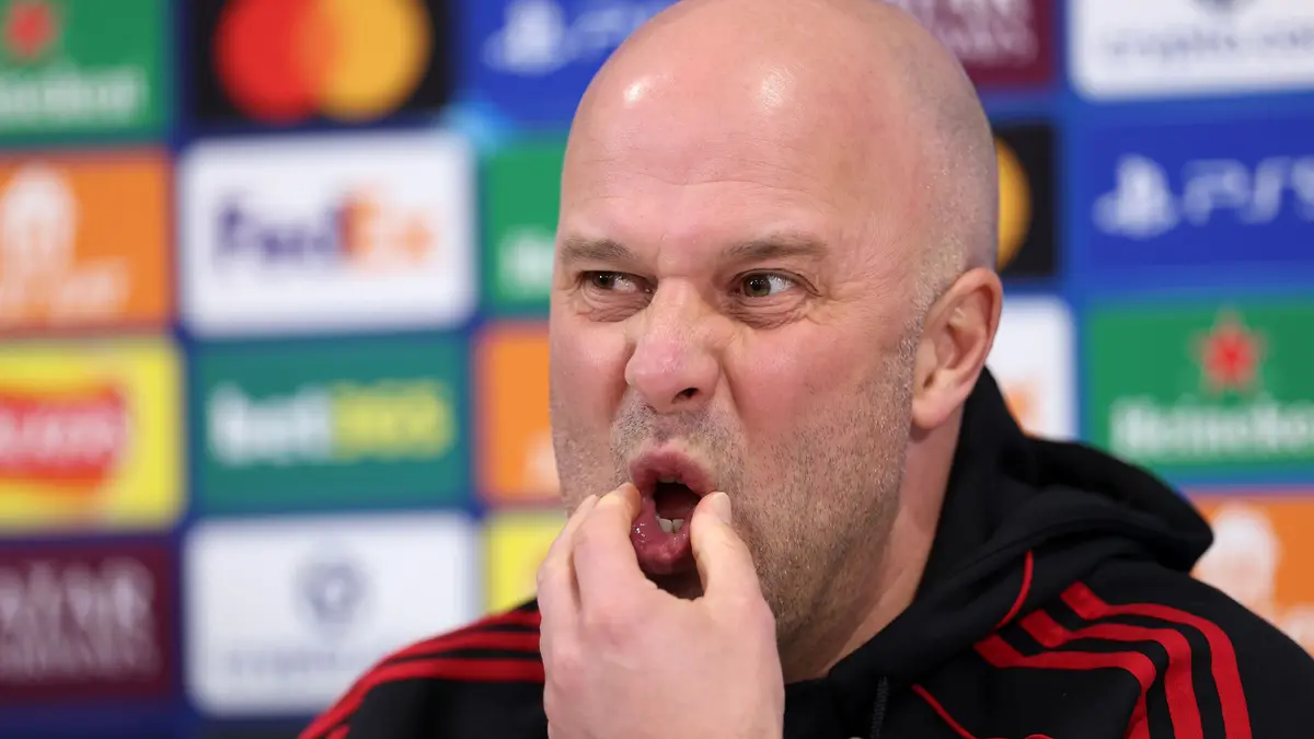 سلوت يطلق إنذار "الدقيقة الأخيرة" قبل تحديد المصير