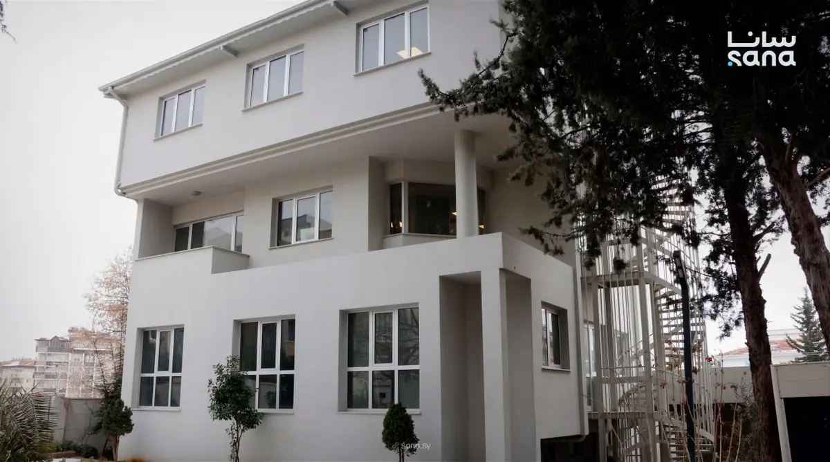 أعمال تأهيل وتجهيز مبنى القنصلية السورية في مدينة غازي عنتاب بتركيا تمهيداً لإعادة افتتاحها