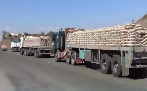 الحوثيون يضربون تجارة الإسمنت بزيادة الإتاوات