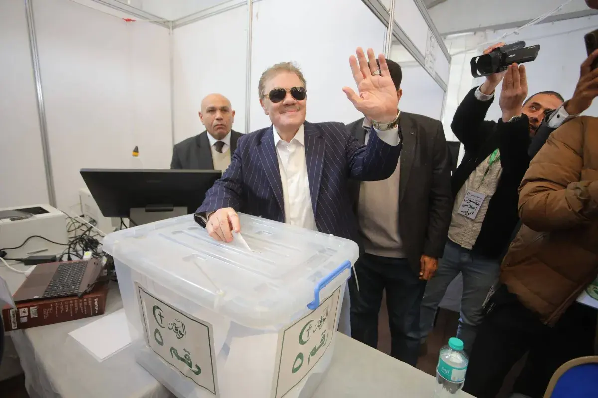 البدوي يعود بصعوبة لرئاسة حزب «الوفد» المصري