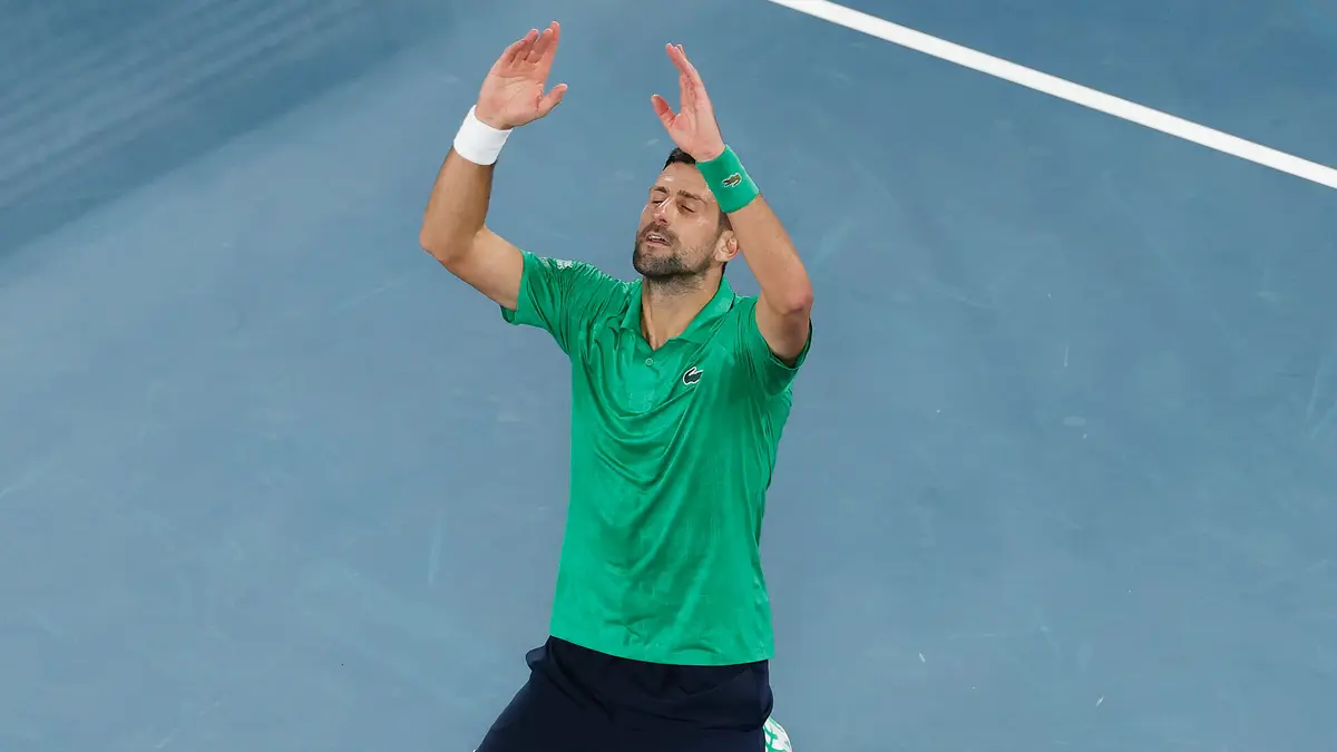 ديوكوفيتش إلى نهائي أستراليا بفوز ماراثوني على سينر