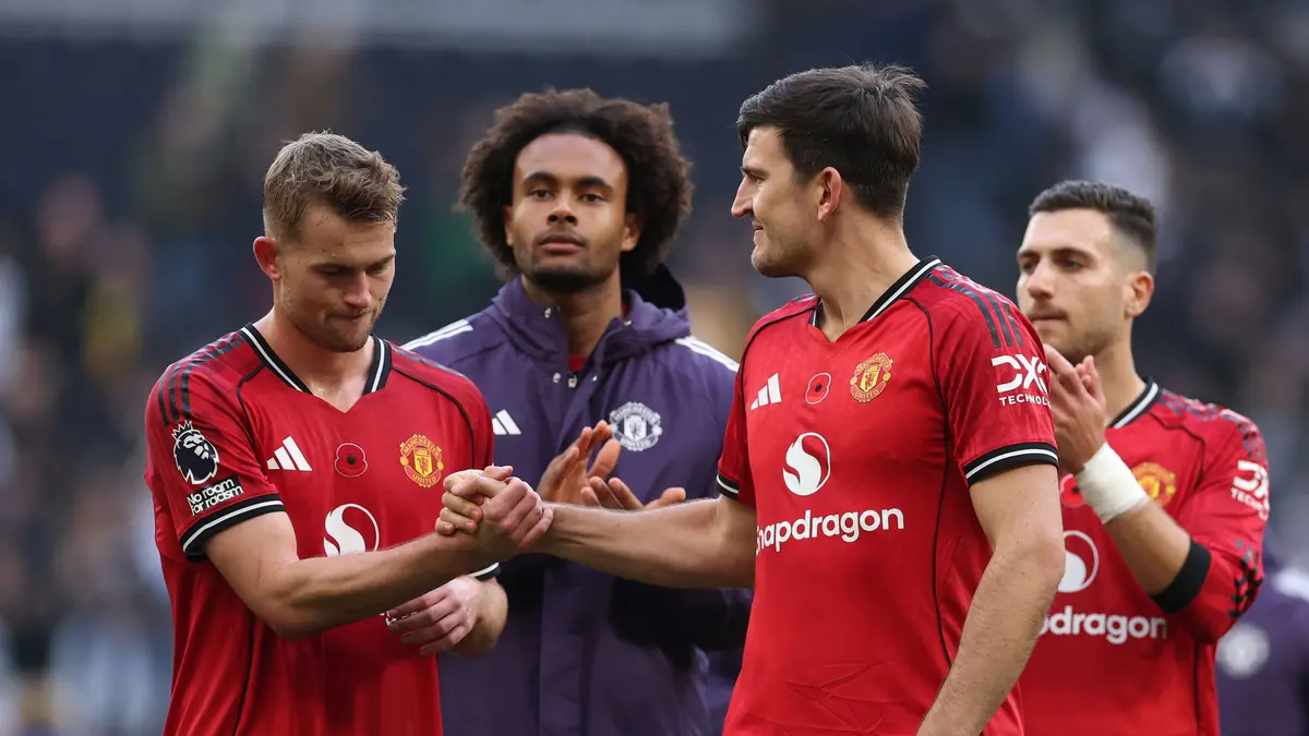 انقسام في مانشستر يونايتد بسبب المدافع المثير للجدل