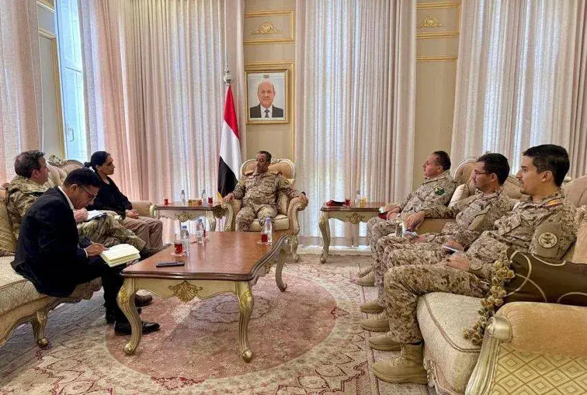 اليمن ينسّق مع واشنطن ولندن لدعم الأمن البحري ومكافحة الإرهاب