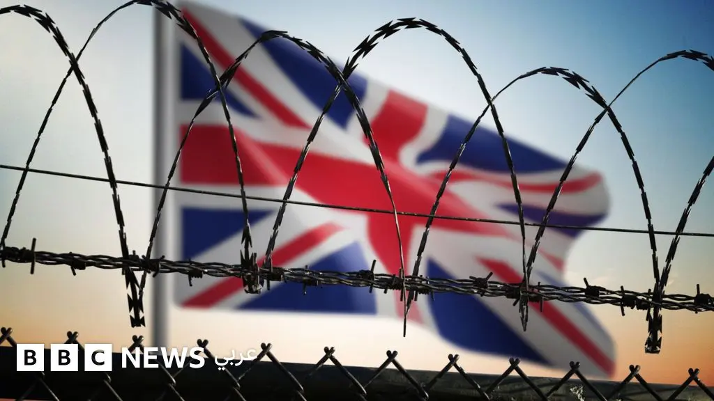 بين "الإقامة المستحقة" والشعور بـ"الخذلان": مقترح تغيير قوانين الهجرة في بريطانيا يهدد استقرار المهاجرين - BBC News عربي