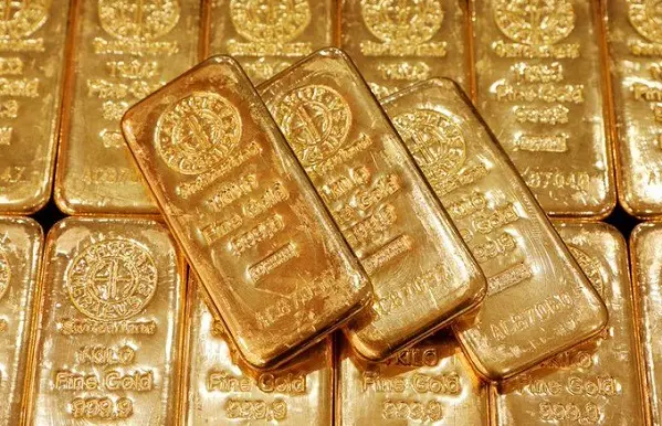 الذهب يتراجع 11% عند التسوية لكنه يسجل مكاسب للشهر السادس على التوالي