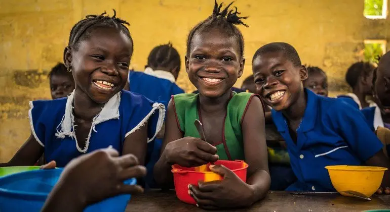 الصحة العالمية تطلق أول معايير دولية للوجبات المدرسية من أجل صحة الأطفال مدى الحياة