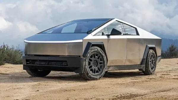 تجربة غريبة… مبرد يتسبب في كسر صندوق سيارة تسلا سايبرتراك بسهولة