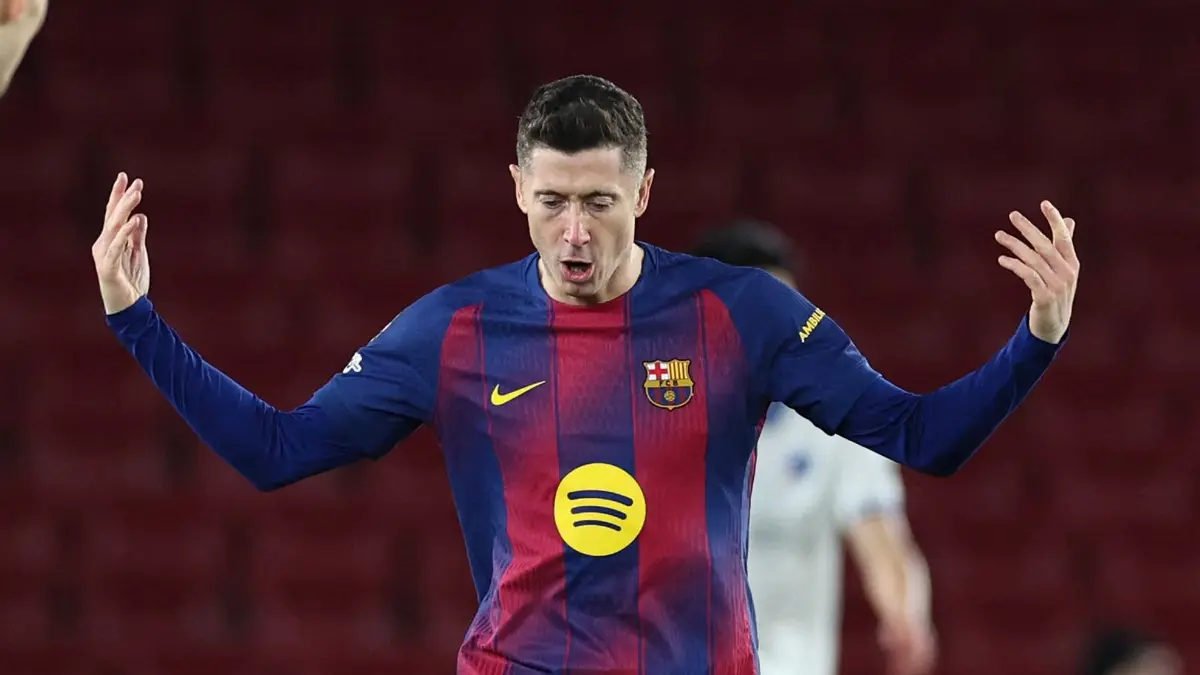 «نستمتع بكل لحظة».. كلمات زوجة ليفاندوفسكي تشعل الجدل حول مستقبله