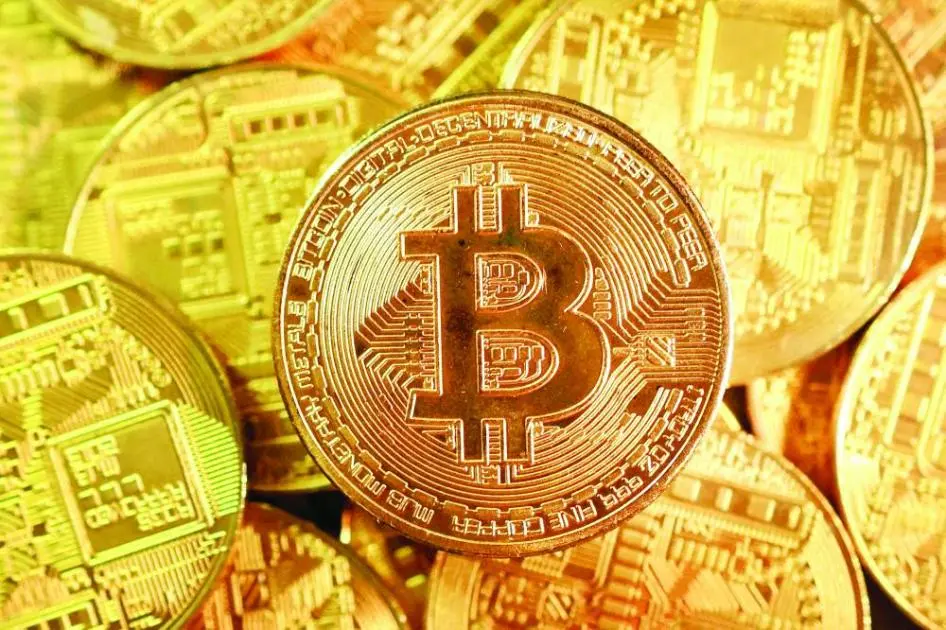 البيتكوين تتأرجح فوق 83 ألف دولار