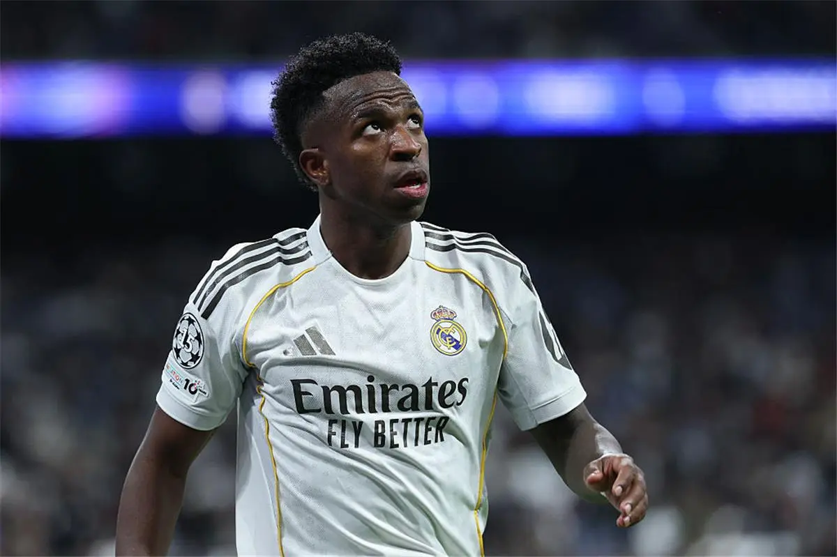 أسطورة ريال مدريد يوجه نصيحة لفينيسيوس قبل حسم قرار تمديد عقده