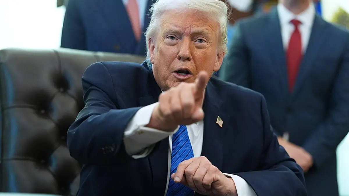 ترامب يكشف عن تواصل إيراني وطهران تتحدث عن تقدم في هيكل المفاوضات.. فهل تتراجع أسهم الحرب؟