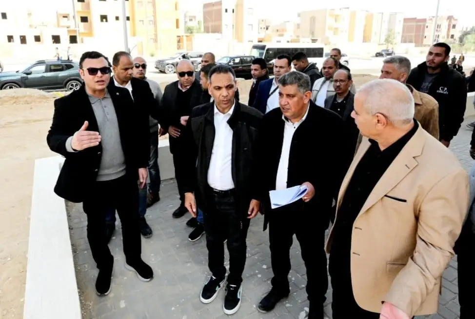 وزير الإسكان يتفقد المشروعات السكنية ومستشفى مدينة حدائق أكتوبر - أموال الغد