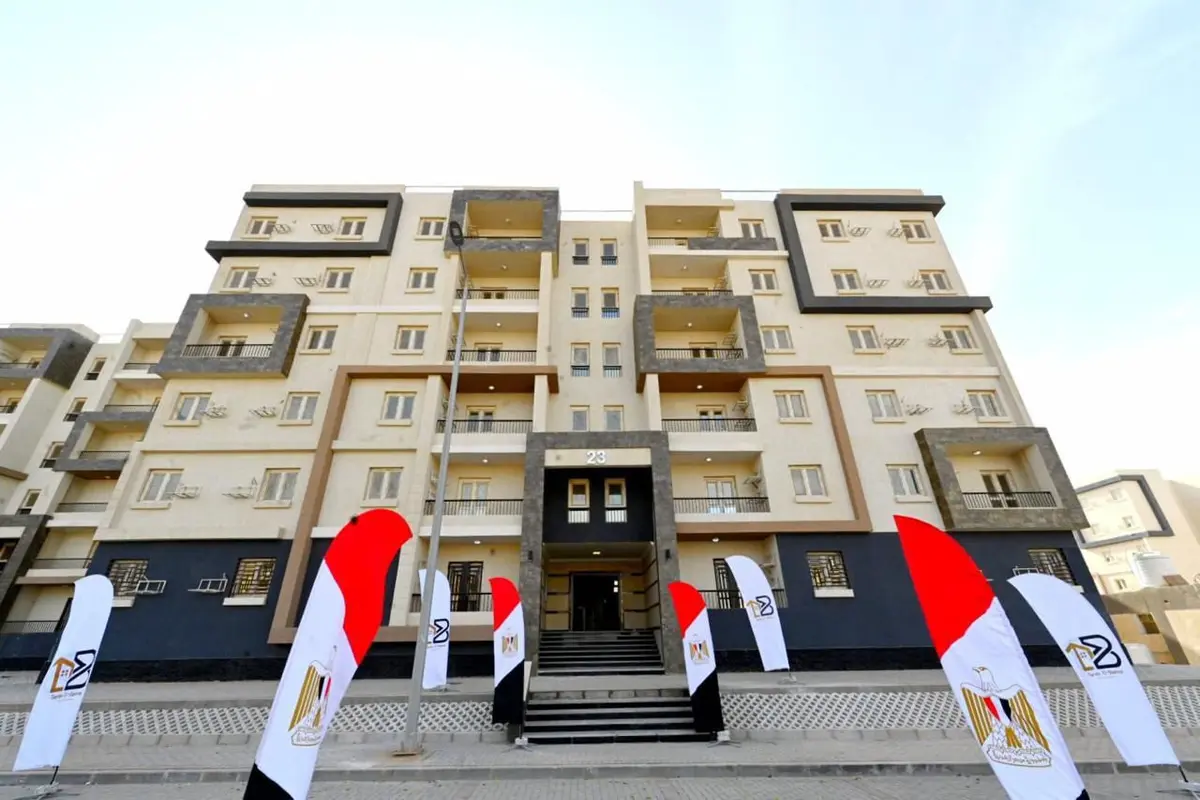 وزير الإسكان يتفقد مشروع الإسكان المتوسط وأعمال تطوير الطرق - أموال الغد