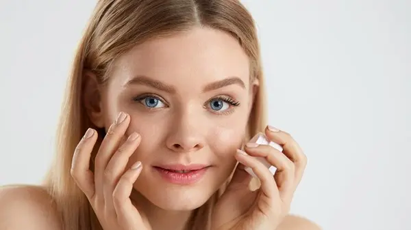 زهرة الخليج - «شطيرة الريتينول».. إجراء عملي لبشرة أقوى وأكثر إشراقاً