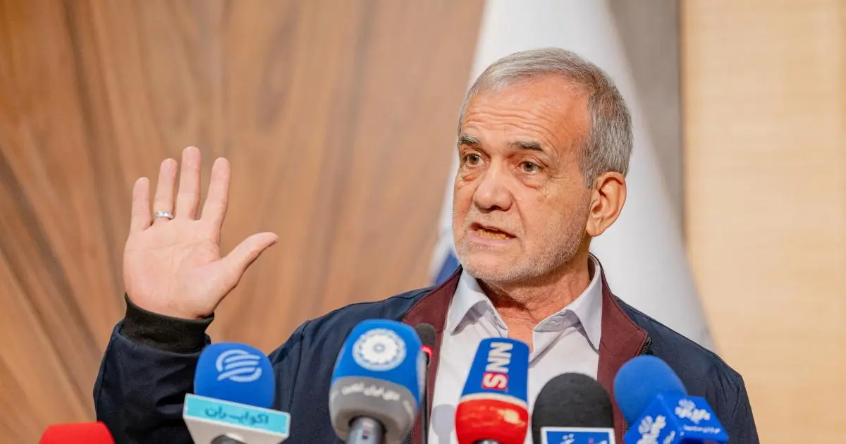 الرئيس الإيراني يتهم واشنطن وتل أبيب بتأجيج الاحتجاجات