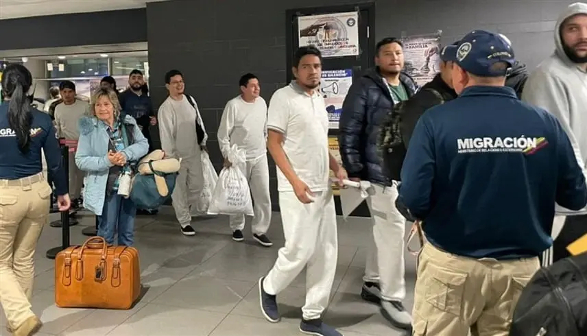 بعد 8 أشهر..كولومبيا تستأنف ترحيل المهاجرين من أمريكا - موقع 24