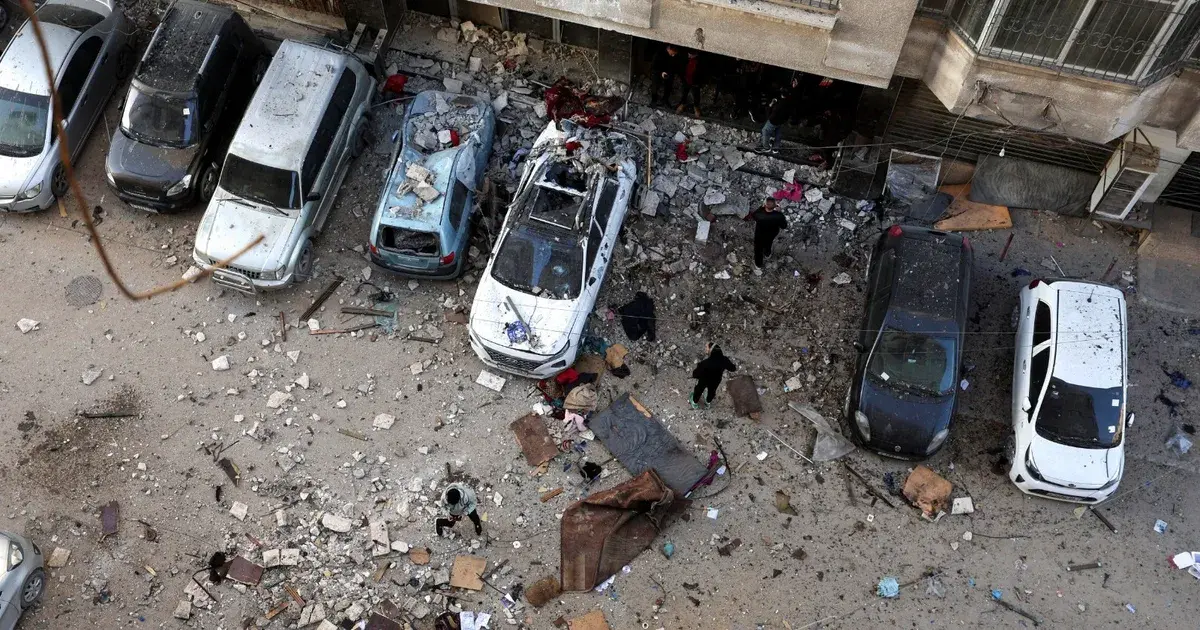 إسرائيل تقتل العشرات في أعنف غارات على غزة منذ وقف النار