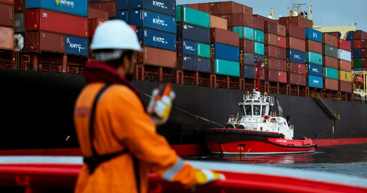 صادرات عُمان غير النفطية تتجاوز 13 مليار دولار في 2025