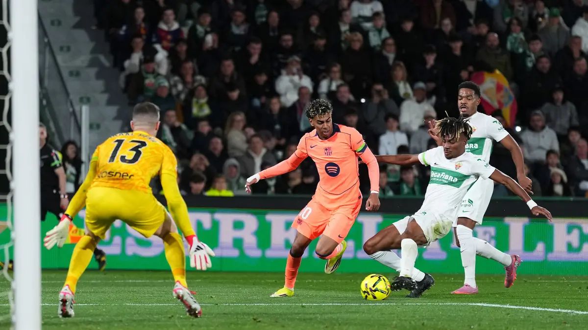 يامال يشارك مارادونا في رقم تاريخي