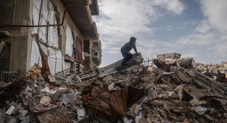 "وقف إطلاق نار بالاسم فقط": تقارير عن مقتل 30 شخصا في غزة