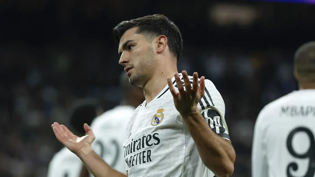 بالفيديو.. مشجع بنفيكا يستفز دياز: هذا صاحب البانينكا