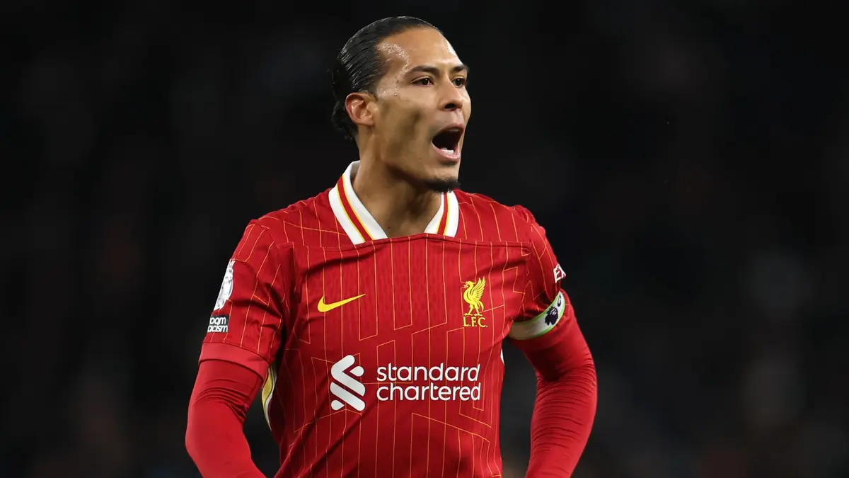 بعد انتقادات كاراجر.. فان دايك يخرج عن صمته