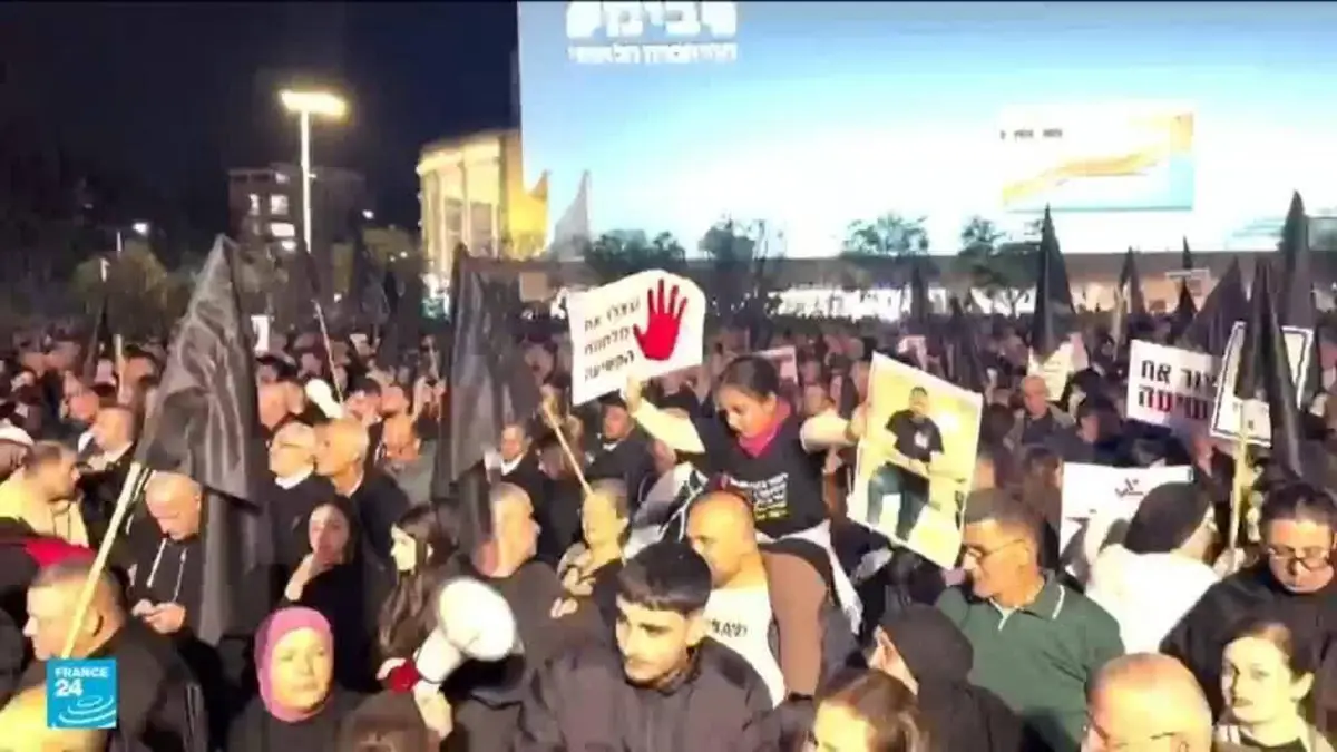 مظاهرة حاشدة للفلسطينيين داخل إسرائيل ضد تفشي الجريمة و"تواطؤ الشرطة"