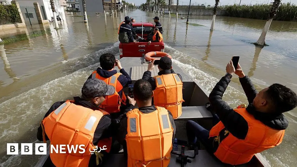 القصر الكبير: فيضانات غير مسبوقة تُفرغ المدينة المغربية من سكانها - BBC News عربي
