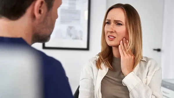 زهرة الخليج - «الصرير السني».. علامات «مُقلقة» تضر صحة الأسنان