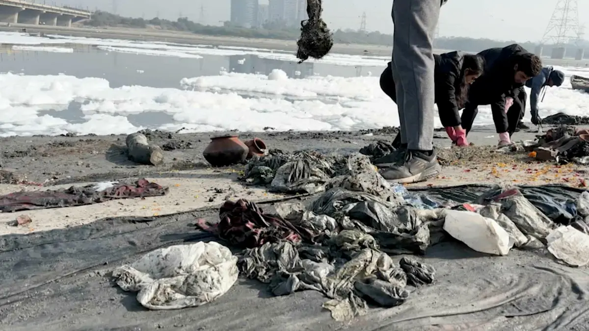 "رغوة سامة" بنهر مقدس في الهند تتسبب بانقطاع المياه عن دلهي