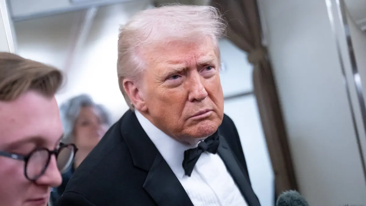 "هيضرب.. مش هيضرب".. ساويرس يعلق على تهديدات ترامب ضد إيران